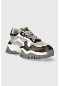 Steve Madden sneakersy Tailgate kolor srebrny SM11002661. Nosek buta: okrągły. Zapięcie: sznurówki. Kolor: srebrny. Materiał: guma. Obcas: na platformie #5
