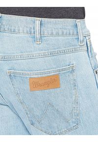 Wrangler - WRANGLER GREENSBORO MĘSKIE SPODNIE JEANSOWE JEANSY MORNING LIGHT W15QBG76N #4