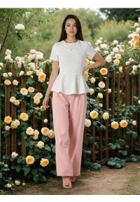 Sinsay - Spodnie wide leg z paskiem - różowy. Kolor: różowy #1