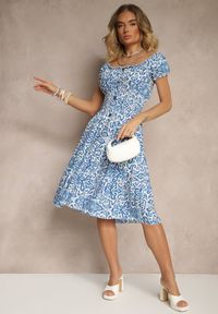 Renee - Niebieska Sukienka Bawełniana z Gumką w Talii i Ornamentalnym Printem Natilessae. Okazja: na co dzień. Kolor: niebieski. Materiał: bawełna. Wzór: nadruk. Styl: elegancki, casual