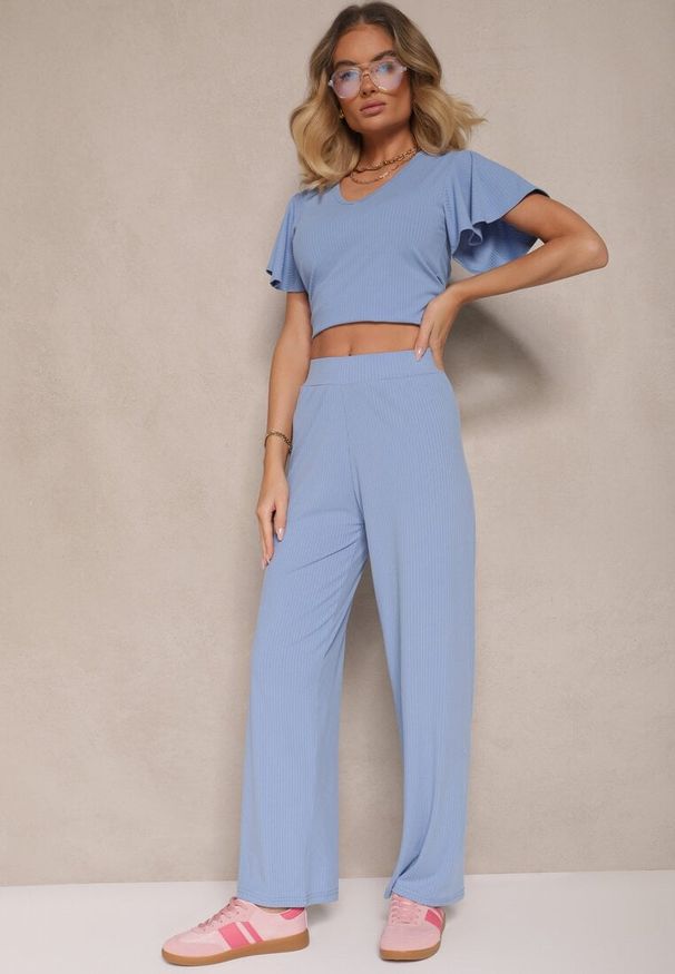 Renee - Niebieskie Szerokie Spodnie z Delikatnie Prążkowanego Materiału Kasaida. Kolor: niebieski. Materiał: prążkowany, materiał. Sezon: lato