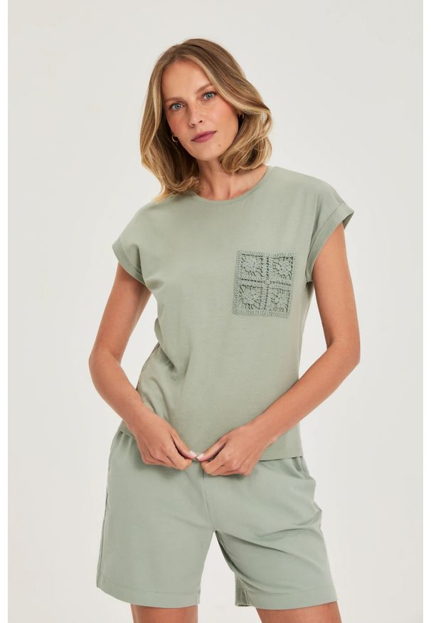 MOODO - T-shirt z bawełny oliwkowy. Kolor: oliwkowy. Materiał: bawełna
