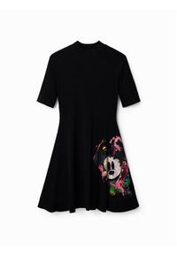 Desigual Sukienka codzienna DISNEY Mickey Morro 23SWVK93 Czarny Regular Fit. Okazja: na co dzień. Kolor: czarny. Wzór: motyw z bajki. Typ sukienki: proste. Styl: casual #3