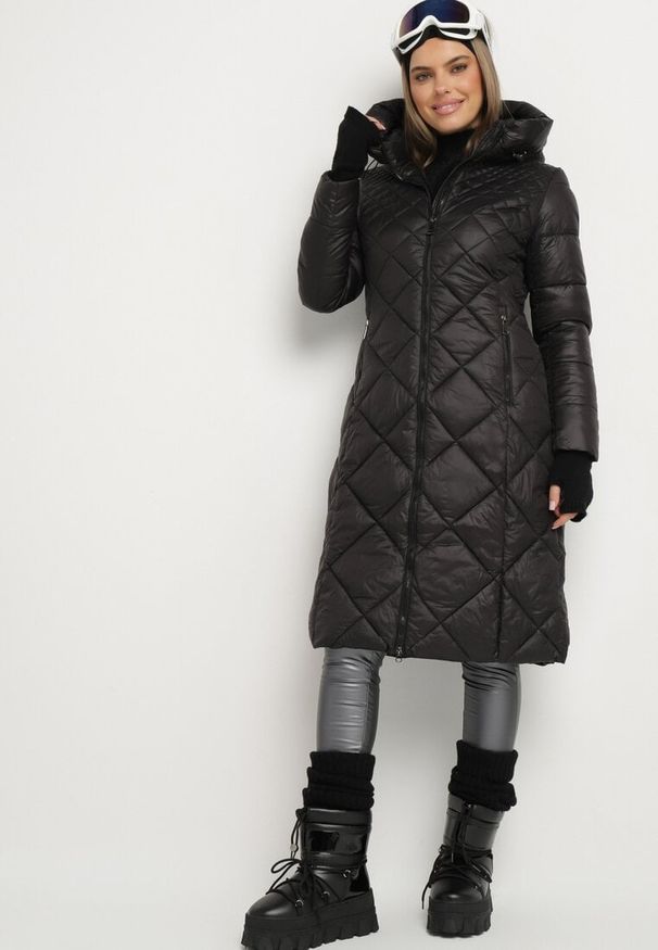 Born2be - Czarna Kurtka za Kolano Pikowana Viphee. Kolor: czarny. Materiał: materiał. Sezon: zima, jesień
