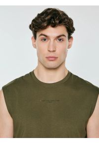 Big-Star - Koszulka męska bez rękawów khaki Irrer 303. Okazja: na co dzień. Kolor: zielony. Materiał: materiał, tkanina. Długość rękawa: bez rękawów. Wzór: moro, nadruk. Styl: militarny, klasyczny, casual #6