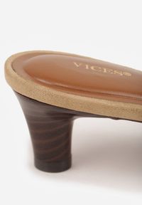 Born2be - Beżowe Klapki VICES na Obcasie Kaczuszka ze Wstawką Imitującą Drewno Azada. Okazja: na co dzień, do pracy. Kolor: beżowy. Materiał: jeans, materiał. Obcas: na obcasie. Styl: casual. Wysokość obcasa: średni #7