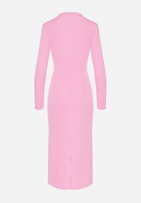 Born2be - Różowa Koktajlowa Sukienka z Kopertowym Dekoltem i Usztywnioną Linią Ramion Ulsedi. Typ kołnierza: dekolt kopertowy. Kolor: różowy. Typ sukienki: kopertowe. Styl: wizytowy #7