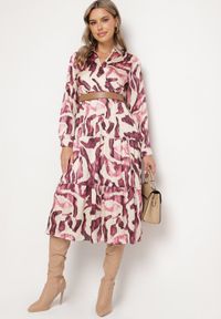 Born2be - Fioletowa Kopertowa Sukienka w Abstrakcyjny Wzór z Gumką w Talii i Paskiem Zinnitaria. Okazja: na co dzień. Kolor: fioletowy. Materiał: jeans. Typ sukienki: kopertowe. Styl: casual, klasyczny #7