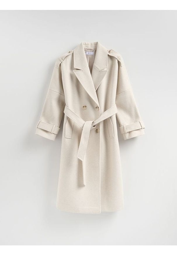 Reserved - Dwurzędowy płaszcz z paskiem - kremowy. Kolor: kremowy. Materiał: tkanina