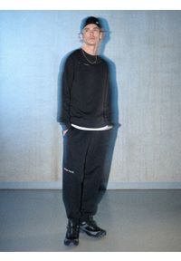 4f - 4F Spodnie dresowe joggery męskie - czarne M. Kolor: czarny. Materiał: dresówka #1