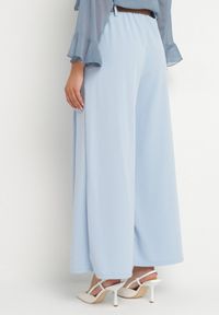 Born2be - Jasnoniebieskie Szerokie Spodnie z Wysokim Stanem i Paskiem Rasalla. Okazja: na co dzień. Stan: podwyższony. Kolor: niebieski. Styl: elegancki, casual #3