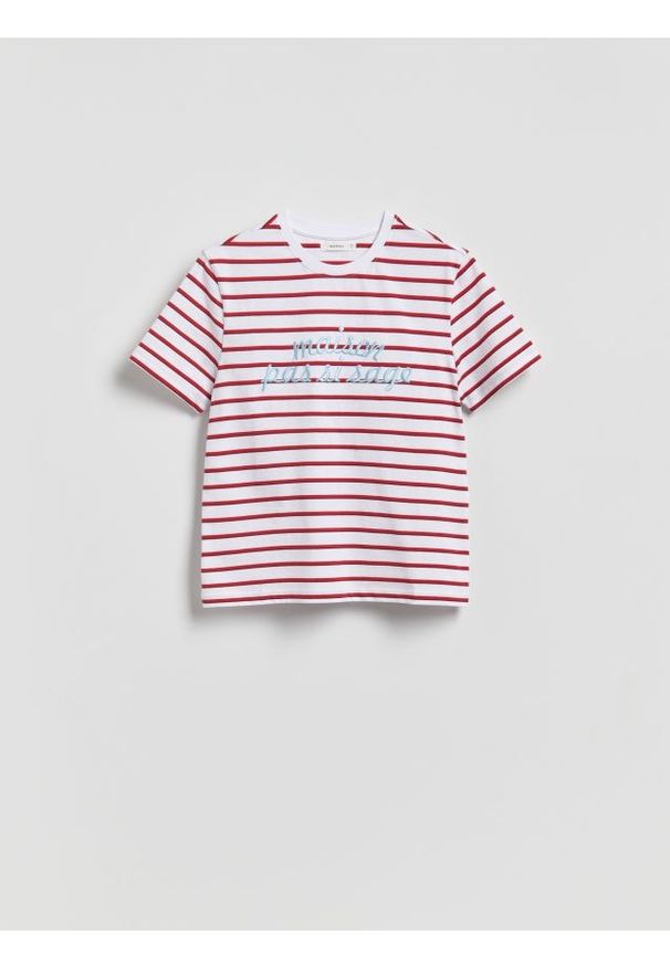 Reserved - T-shirt z haftowanym napisem - inny. Materiał: bawełna. Wzór: napisy, haft