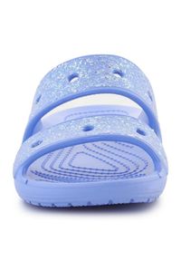 Klapki Crocs Classic Glitter Sandal Jr 207788-5Q6 niebieskie. Okazja: na plażę, na co dzień. Kolor: niebieski. Materiał: materiał. Sezon: lato #3
