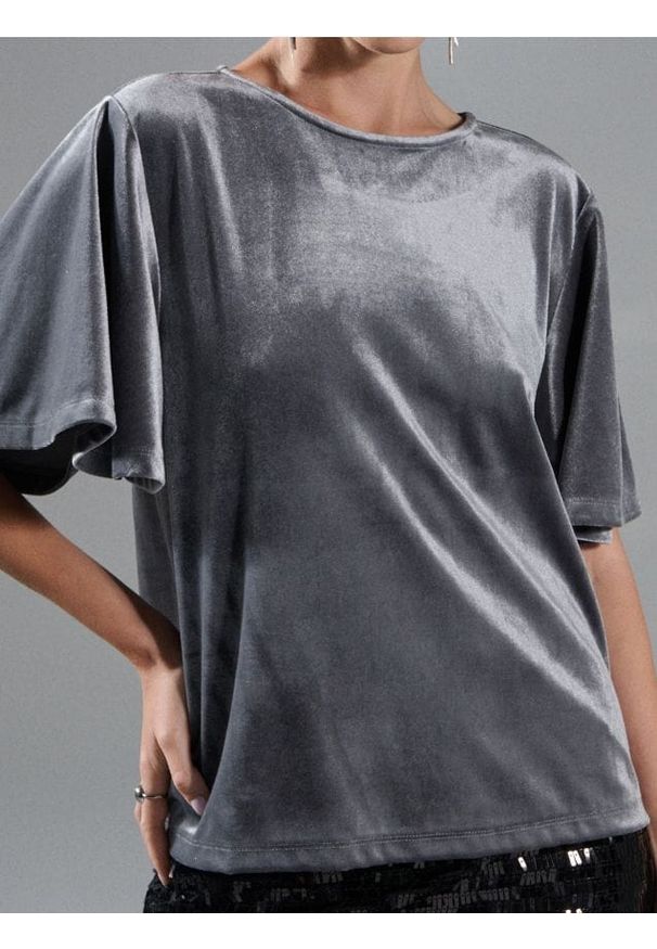 Sinsay - Koszulka z krótkim rękawem - srebrny. Kolor: srebrny. Długość rękawa: krótki rękaw. Długość: krótkie