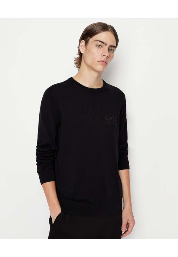 Armani Exchange - ARMANI EXCHANGE - Czarny sweter z logo. Kolor: czarny. Materiał: bawełna, prążkowany, kaszmir