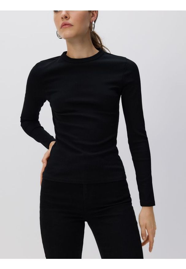 Reserved - Longsleeve w prążek - czarny. Kolor: czarny. Materiał: bawełna. Długość rękawa: długi rękaw. Wzór: prążki