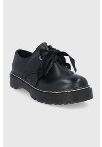 Answear Lab półbuty damskie kolor czarny na platformie. Nosek buta: okrągły. Zapięcie: sznurówki. Kolor: czarny. Materiał: guma. Obcas: na platformie. Styl: wakacyjny #4