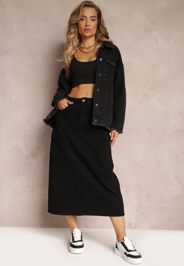 Renee - Czarna Spódnica Jeansowa Midi Typu Cargo z Kieszeniami Dyleta. Kolor: czarny. Materiał: jeans. Długość: długie