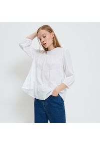 Mohito - Bawełniana bluzka z falbanami - Biały. Kolor: biały. Materiał: bawełna #1