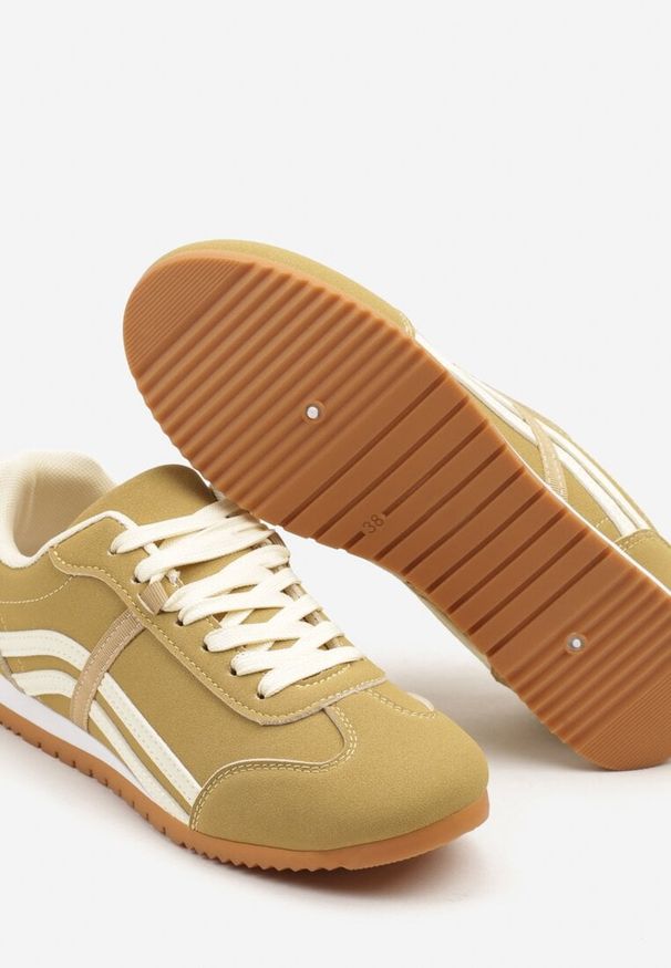 Born2be - Żółte Sneakersy z Przeszyciami i Ozdobnymi Paskami na Boku Beniffa. Okazja: na co dzień. Zapięcie: pasek. Kolor: żółty. Wzór: paski. Obcas: na obcasie. Wysokość obcasa: niski