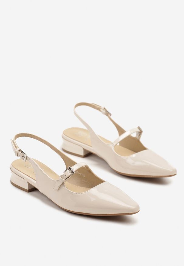 Renee - Beżowe Sandały Lakierowane Slingback z Paskiem Amiola. Okazja: na spotkanie biznesowe. Zapięcie: pasek. Kolor: beżowy. Materiał: lakier. Styl: biznesowy, klasyczny