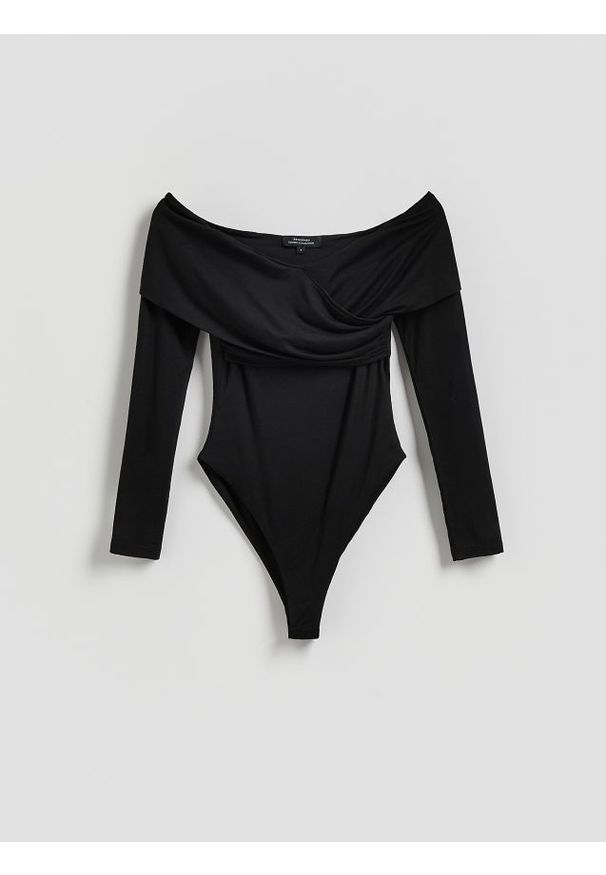 Reserved - Body z odkrytymi ramionami - czarny. Kolor: czarny. Materiał: dzianina, wiskoza