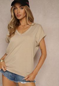 Renee - Beżowy Bawełniany T-shirt z Dekoltem w Serek Lireave. Okazja: na co dzień. Typ kołnierza: dekolt w serek. Kolor: beżowy. Materiał: bawełna. Styl: casual