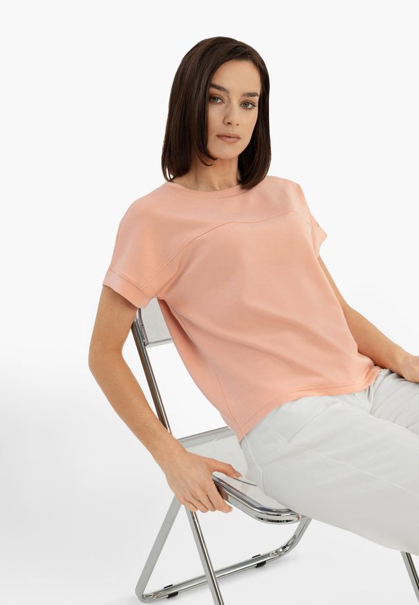 Volcano - TM-FINA. Okazja: na co dzień. Kolor: pomarańczowy. Materiał: poliester, elastan, skóra, materiał. Długość rękawa: krótki rękaw. Długość: krótkie. Wzór: gładki. Styl: casual, klasyczny, sportowy