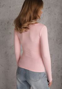 Renee - Jasnoróżowa Bluzka z Elastycznego Materiału o Kwadratowym Dekolcie z Wiskozą Nemosa. Typ kołnierza: dekolt kwadratowy. Kolor: różowy. Materiał: wiskoza, materiał. Długość rękawa: długi rękaw. Długość: długie #5