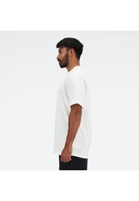Koszulka męska New Balance MT41533WT – biała. Kolor: biały. Materiał: bawełna, dresówka. Długość rękawa: krótki rękaw. Długość: krótkie #5