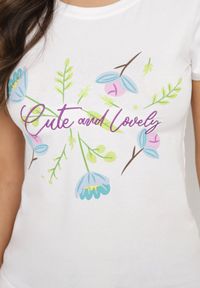 Born2be - Biało-Niebieski Bawełniany T-shirt Ozdobiony Nadrukiem Zarice. Okazja: na co dzień. Kolor: niebieski. Materiał: bawełna. Wzór: aplikacja, nadruk. Styl: klasyczny, casual #7