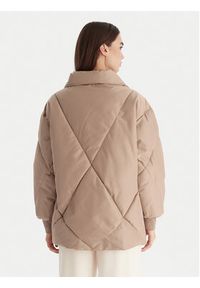 Guess Kurtka zimowa V5BL13 WHHZ2 Beżowy Regular Fit. Kolor: beżowy. Materiał: syntetyk. Sezon: zima #5