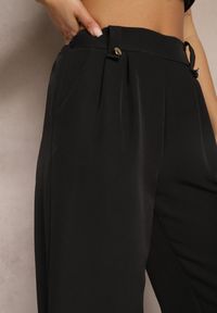 Renee - Czarne Eleganckie Spodnie Dzwony z Ozdobnymi Patkami w Pasie Nattas. Stan: podwyższony. Kolor: czarny. Styl: elegancki #3