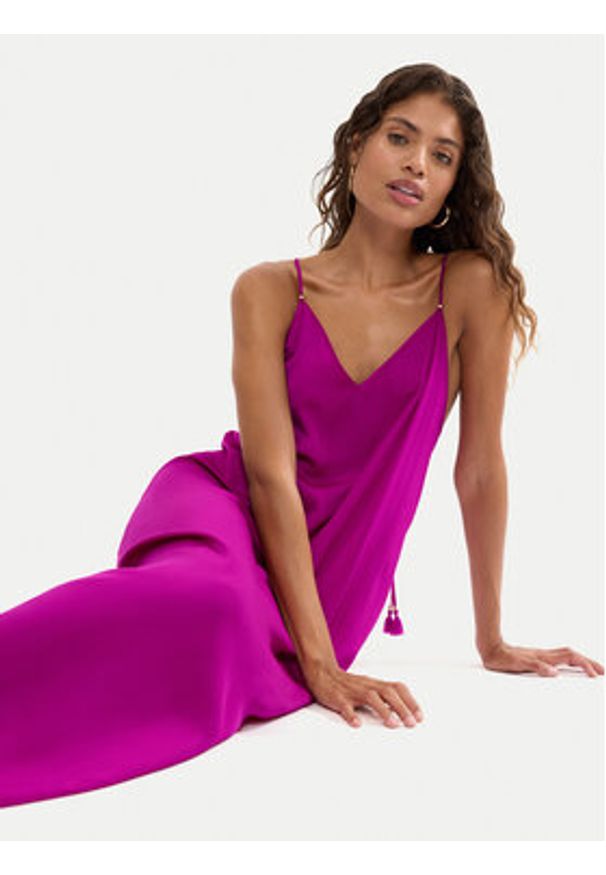 Triumph Sukienka letnia Summer Satin 10227240 Różowy Relaxed Fit. Kolor: różowy. Materiał: syntetyk. Sezon: lato