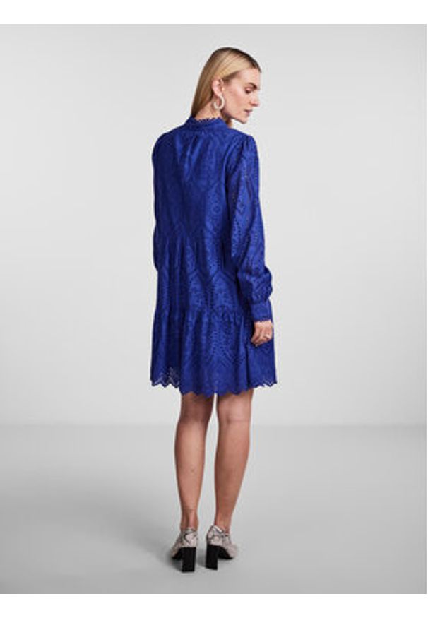 YAS Sukienka codzienna 26027162 Niebieski Regular Fit. Okazja: na co dzień. Kolor: niebieski. Materiał: bawełna. Typ sukienki: proste. Styl: casual
