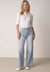 Born2be - Niebieskie Szerokie Jeansy Wysoki Stan z Bawełną Ozdobione Nitami Basithoe. Okazja: na co dzień. Stan: podwyższony. Kolor: niebieski. Wzór: aplikacja. Styl: casual, elegancki, klasyczny #1