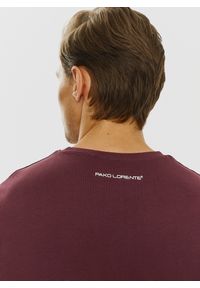 Pako Lorente - PAKO LORENTE – Bawełniany bordowy t-shirt z okrągłym dekoltem. Okazja: na co dzień. Kolor: czerwony, niebieski, żółty. Materiał: bawełna. Styl: casual #9