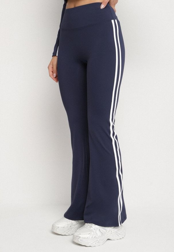 Born2be - Granatowy Komplet Sportowy Rozpinana Bluza i Spodnie Typu Dzwony Lumoreina. Kolor: niebieski. Wzór: aplikacja