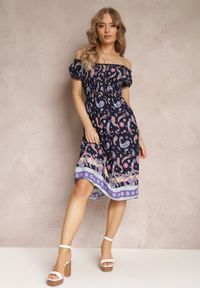 Renee - Granatowa Bawełniana Sukienka Hiszpanka z Gumką w Pasie i Wzorem Paisley Maggies. Typ kołnierza: dekolt hiszpanka. Kolor: niebieski. Materiał: bawełna. Wzór: paisley #5