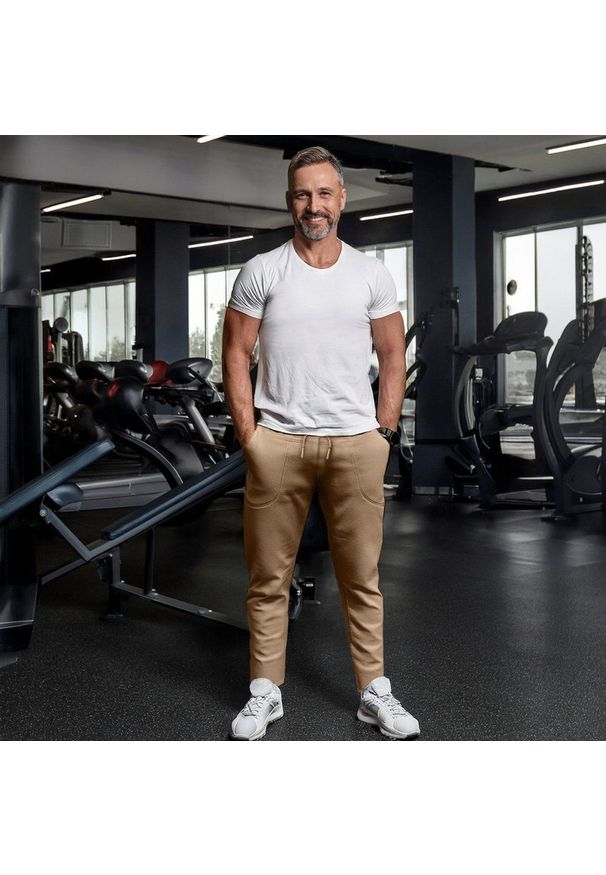 Miękkie i Wygodne Spodnie Dresowe - Pako Jeans - Beżowe. Kolor: beżowy, brązowy, wielokolorowy. Materiał: poliester, bawełna. Styl: sportowy