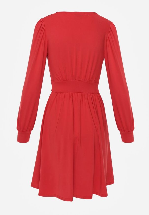 Renee - Czerwona Sukienka Kopertowa Taliowana Hosidius. Okazja: na imprezę, na co dzień. Kolor: czerwony. Materiał: wiskoza. Typ sukienki: kopertowe. Styl: casual, elegancki. Długość: midi