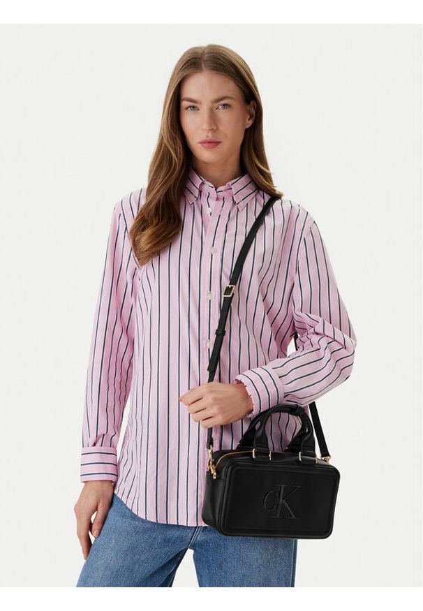 Calvin Klein Torebka Bold Ck Bauletto Crossbody LV04F3411G Czarny. Kolor: czarny. Materiał: skórzane