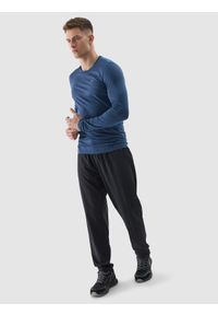 4f - 4F Longsleeve treningowy z materiału z recyklingu męski - granatowy S. Kolor: niebieski. Materiał: materiał. Długość rękawa: długi rękaw. Długość: długie. Wzór: gładki, jednolity, ze splotem. Styl: klasyczny. Sport: fitness #2