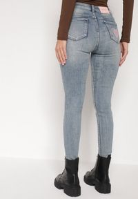Born2be - Niebieskie Jeansy Skinny z Bawełną z Regularnym Stanem Tevalka. Okazja: na co dzień, na spacer. Kolor: niebieski. Styl: casual
