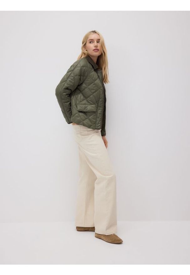 Reserved - Kurtka oversize z kołnierzem - zielony. Kolor: zielony. Materiał: tkanina