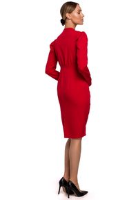 Sukienki.shop - Sukienka elegancka kopertowa sukienka midi z marszczeniami czerwona. Okazja: do pracy. Kolor: czerwony. Typ sukienki: kopertowe. Styl: elegancki. Długość: midi #3
