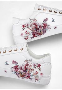 bonprix - Sneakersy. Kolor: biały. Wzór: kwiaty