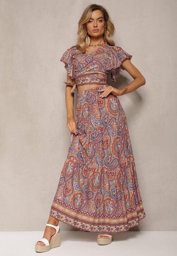 Renee - Beżowy Wiskozowy Komplet 2-Częściowy w Print Paisley Długa Spódnica i Kopertowy Top Aeodosia. Kolor: beżowy. Materiał: wiskoza. Wzór: nadruk, paisley