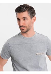 Ombre Clothing - Koszulka bawełniana z nadrukiem na klatce i plecach - szara V1 OM-TSWT-0201 - XXL. Okazja: na co dzień. Kolor: szary. Materiał: bawełna. Wzór: nadruk. Styl: klasyczny, vintage, casual #4