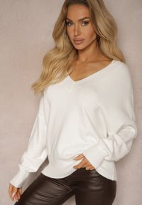 Renee - Biały Klasyczny Sweter z Wiskozą i Kaszmirem Marirra. Okazja: na co dzień, do pracy. Typ kołnierza: dekolt w serek. Kolor: biały. Materiał: wiskoza, kaszmir. Styl: klasyczny #3